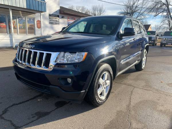 ★★★ 2013 Jeep Grand Cherokee Laredo 4x4 / ONLY 87k Miles! ★★★ - cars... for sale in Grand Forks, ND – photo 2