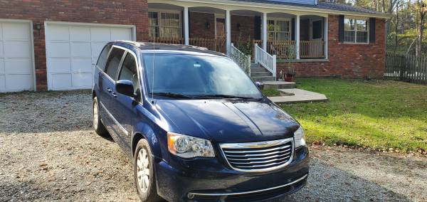 2013 Chrysler Town and Country for sale in Jeannette, PA – photo 3