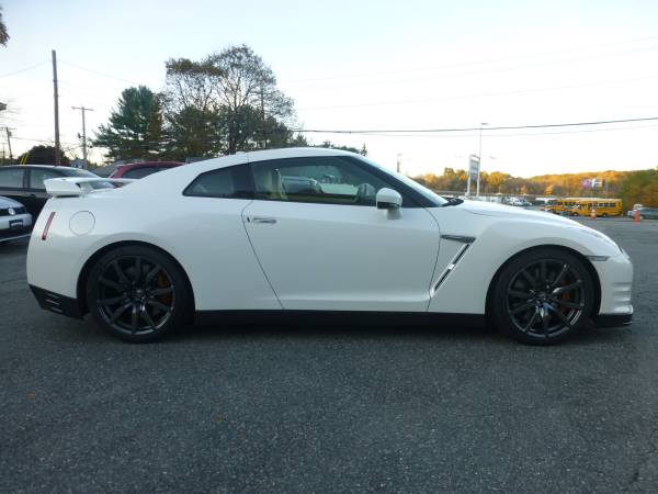 2015 NISSAN GT-R PREMIUM GTR - ONLY 12K MILES - ONE OWNER - CARFAX! for sale in Millbury, MA – photo 4