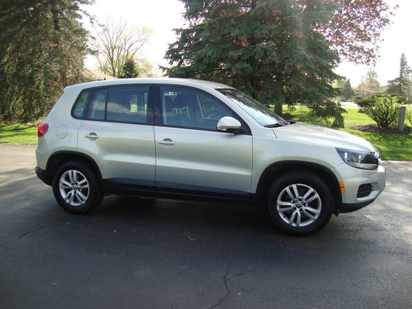 2014 VW Tiguan (1 Owner/Excellent Condition/Extra Clean) 1 Owner for sale in Northbrook, IL – photo 2