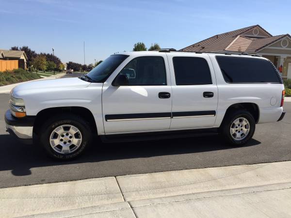 2004 Chevy suburban LT 4x4 1500 low miles like new for sale in Roseville, CA – photo 4