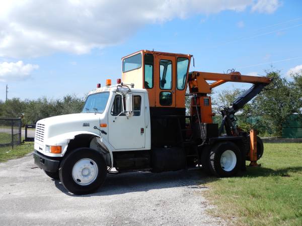 2001 International 4700 DT466E Grapple Loader Lift Low Miles 7.6L Dies for sale in Royal Palm Beach, FL – photo 2