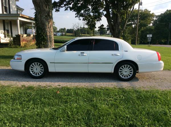 2005 Lincoln Town Car - cars & trucks - by owner - vehicle... for sale in Bagdad, KY – photo 5