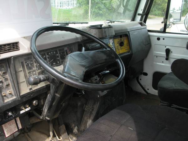 2000 International 4700 Service Truck Automatic for sale in Marietta, GA – photo 19