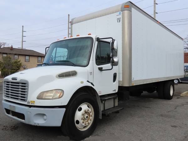 2005 Freightliner M2 26 Box Truck 8701 - - by dealer for sale in Coventry, RI – photo 2