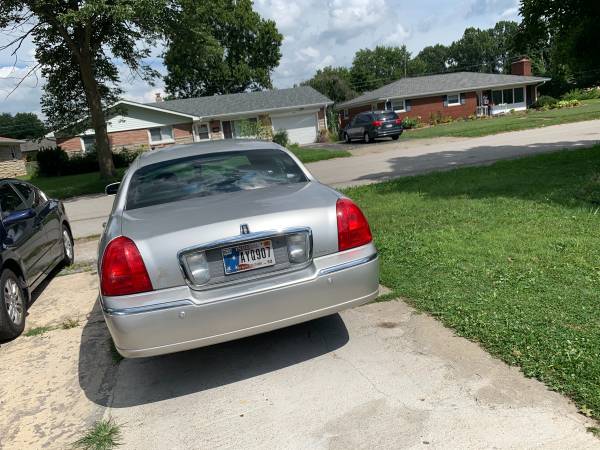2003 Lincoln Town Car - cars & trucks - by owner - vehicle... for sale in Plainfield, IN – photo 5