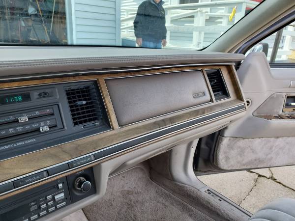 1991 Lincoln Town Car - cars & trucks - by owner - vehicle... for sale in Portage, IL – photo 10