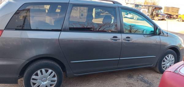 Toyota Sienna 2005 - cars & trucks - by owner - vehicle automotive... for sale in Riverdale, IL – photo 3