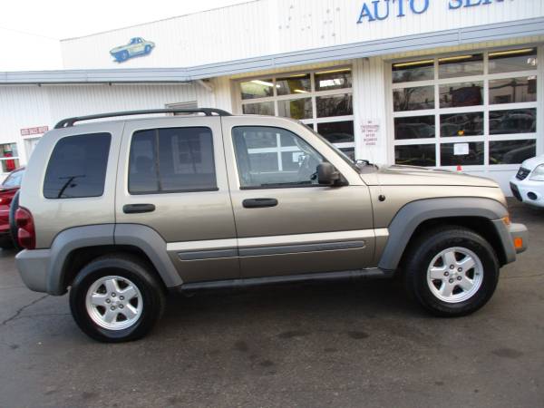2006 Jeep liberty 4WD Awesome Ride - - by for sale in Roanoke, VA – photo 11