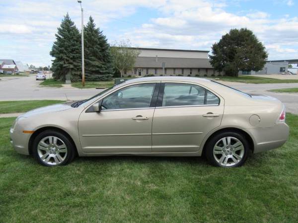 2006 Ford Fusion V6 SEL - cars & trucks - by dealer - vehicle... for sale in Marion, IA – photo 2