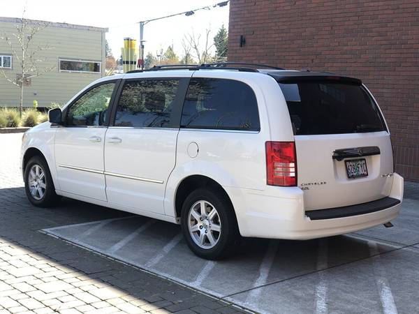 2010 Chrysler Town & Country LWB Touring w/STO-N-GO for sale in Gresham, OR – photo 3