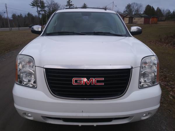 2007 GMC Yukon SLT 4X4 "Loaded, New Sticker, Must See" - cars &... for sale in Windsor, ME – photo 3