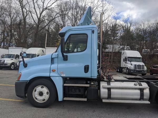 2013 FREIGHTLINER CASCADIA TANDEM DAY CAB DD-15 455 HP 10 SPD MANUAL... for sale in Wappingers Falls, MN – photo 13