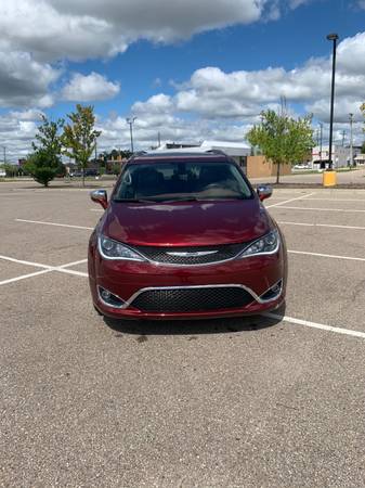 2019 Pacifica LIMITED Fully Loaded TVS, Blu-Ray, Exotic Interior for sale in Royal Oak, MI – photo 18