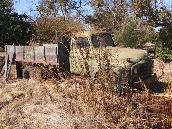 1952 International L-160 series dually flatbed for sale in Stockton, CA – photo 2