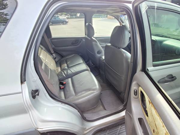very cheap 2005 Ford Escape xlt 125,000 miles - cars & trucks - by... for sale in Dumfries, VA – photo 7