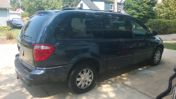 2007 Chrysler Town & Country - cars & trucks - by owner - vehicle... for sale in West Chicago, IL – photo 4