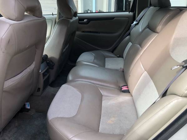 2001 Volvo V70 AWD-CORNER OF BANKS AND 15TH ST for sale in Margate, FL – photo 9