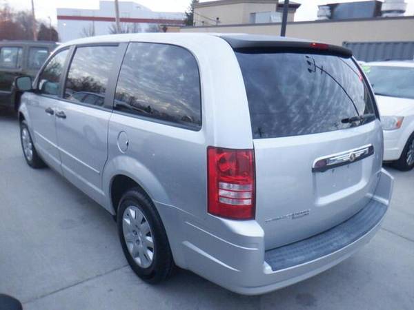 2008 Chrysler Town & Country LX - cars & trucks - by dealer -... for sale in Des Moines, IA – photo 5