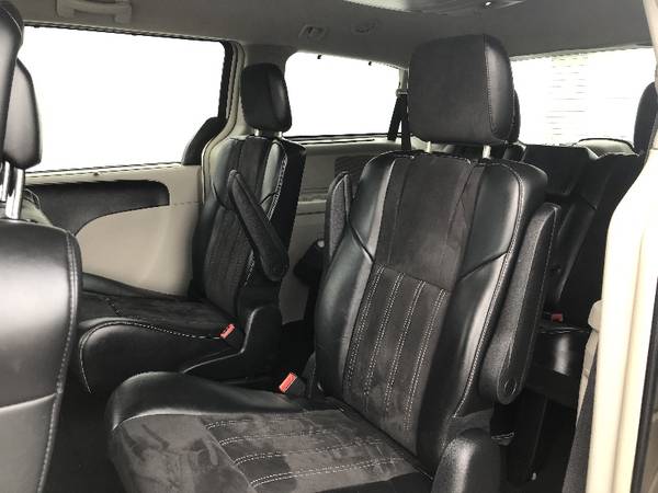 2014 Chrysler Town Country Touring-L - - by dealer for sale in Middleton, WI – photo 17