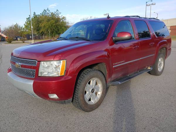 2011 CHEVROLET SUBURBAN LT 4X4 3RD ROW! LEATHER! DVD! NAV! 1 OWNER!... for sale in Norman, TX – photo 2