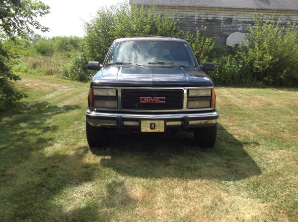 GMC Suburban 2500 SLE LOADED-4x4-LOW MILES 1 owner BLACK for sale in Remington, IN – photo 2