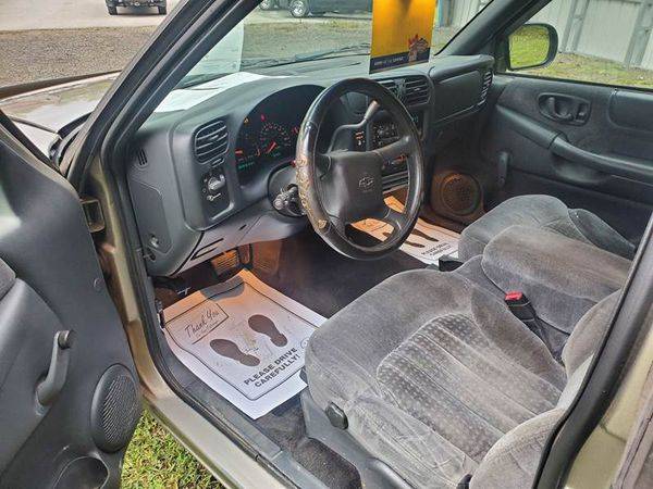 2001 Chevrolet Chevy S-10 LS 2dr Extended Cab 2WD SB EVERYONE IS... for sale in Vandergrift, PA – photo 9