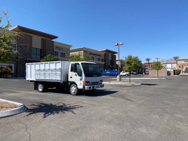 2001 Isuzu npr dump truck for sale in North Las Vegas, NV – photo 2