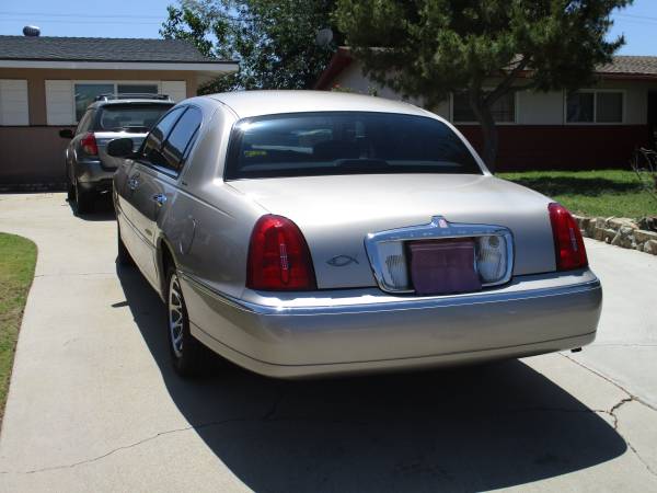 2002 Lincoln Town Car for sale in Bakersfield, CA – photo 5