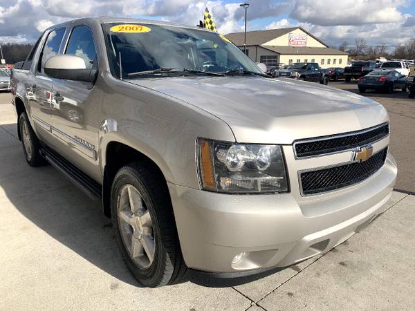 2007 Chevrolet Avalanche 4WD Crew Cab 130" LT w/1LT - cars & trucks... for sale in Chesaning, MI – photo 3