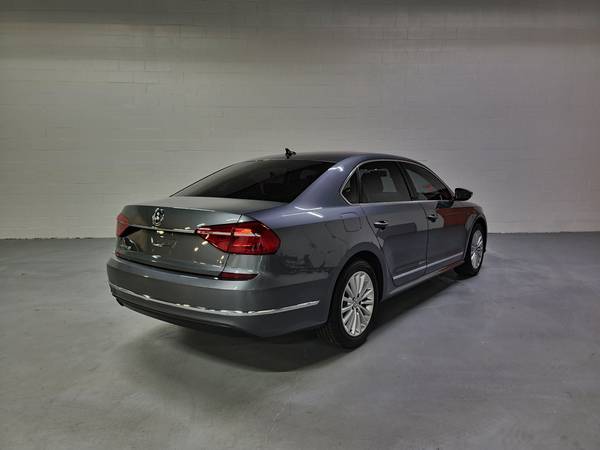 2016 Volkswagen Passat SE 1.8t LOADED - cars & trucks - by dealer -... for sale in Northbrook, IL – photo 5