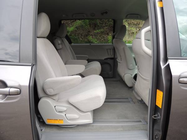 2011 Toyota Sienna LE 8-Passenger Dependable Quality Van Back for sale in binghamton, NY – photo 13