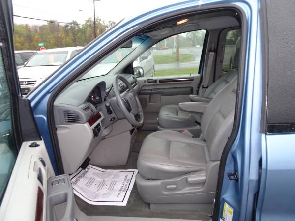 2007 Ford Freestar SEL, Wow! Immaculate Condition + 3 months Warranty for sale in Roanoke, VA – photo 10