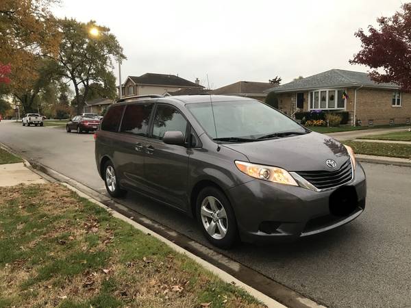 2013 Toyota Sienna 8 Passengers Minivan - cars & trucks - by owner -... for sale in Chicago, IN – photo 4