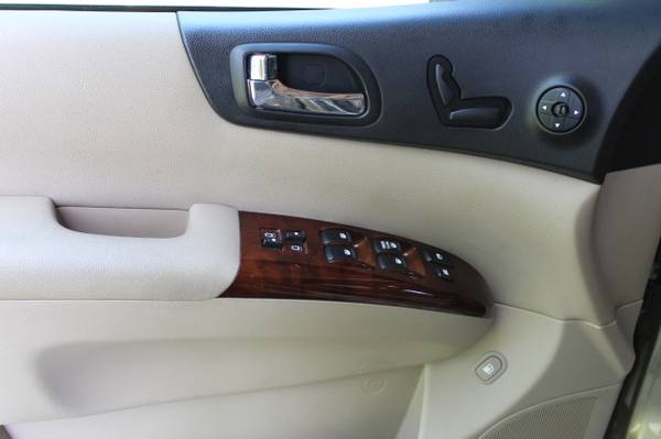 1-Owner Carfax Hyundai Entourage Limited Leather Non Smoker Owned for sale in Louisville, KY – photo 9