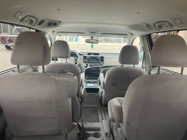 2011 Toyota Sienna le for sale in Skokie, IL – photo 6