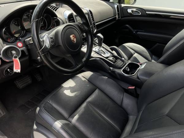 2014 Porsche Cayenne Platinum Edition FL VEHICLE WELL SERVICED for sale in Sarasota, FL – photo 2