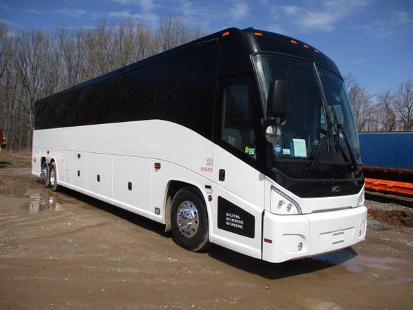 3) 2018 MCI J4500 56 Passenger Luxury Coach Bus RTR 1024836-01-03 for sale in Dayton, NJ – photo 8