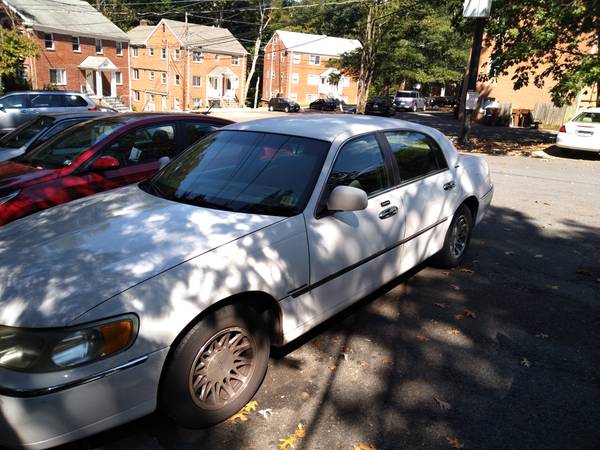 01 Lincoln Town car sig for sale in Takoma Park, District Of Columbia – photo 2
