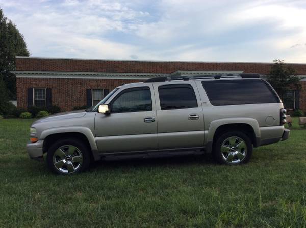 2005 CHEVROLET SUBURBAN LT Z71 4X4 EVERY OPTION EXCELLENT CONDITION... for sale in Charlotte, NC – photo 2