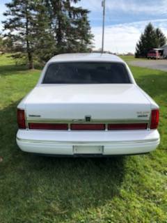 1995 Lincoln Town Car Signature Series - cars & trucks - by owner -... for sale in Carleton, MI – photo 7