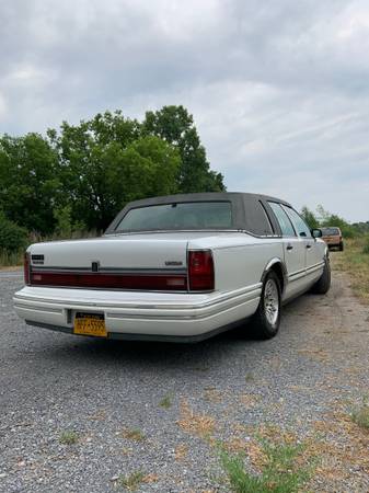 94 Lincoln town car Cartier - cars & trucks - by owner - vehicle... for sale in Carthage, NY – photo 4