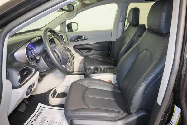 2020 Chrysler Pacifica, Brilliant Black Crystal Pearlcoat - cars &... for sale in Wall, NJ – photo 11