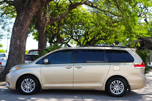 2013 TOYOTA SIENNA XLE LEATHER FULLY LOADED - - by for sale in Honolulu, HI – photo 9
