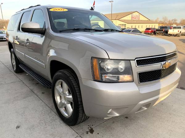 2007 Chevrolet Suburban 4WD 4dr 1500 LT - cars & trucks - by dealer... for sale in Chesaning, MI – photo 3