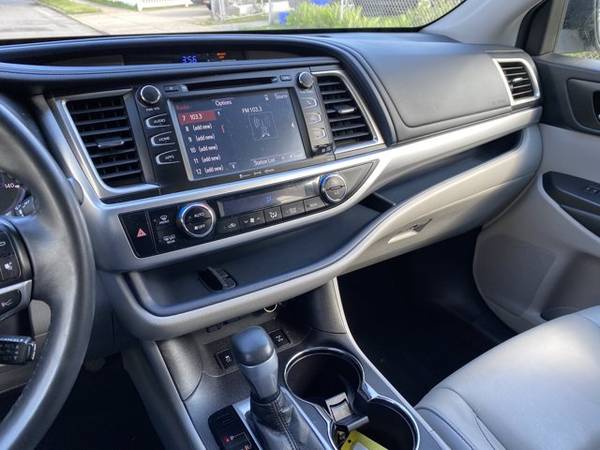 2018 Toyota Highlander XLE SUV - - by dealer - vehicle for sale in Valley Stream, NY – photo 17