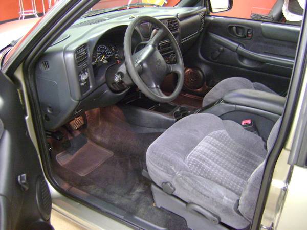 2000 CHEVROLET S-10 EXTENDED CAB LS - - by dealer for sale in Toledo, OH – photo 5