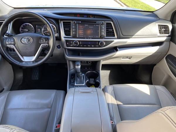 2018 Toyota Highlander XLE SUV - - by dealer - vehicle for sale in Valley Stream, NY – photo 7