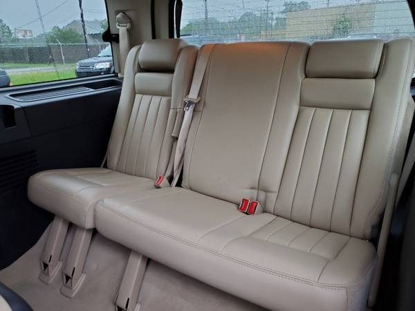 2006 Lincoln Navigator Luxury 3rd Row Seat Clean Carfax and Free for sale in Angleton, TX – photo 10