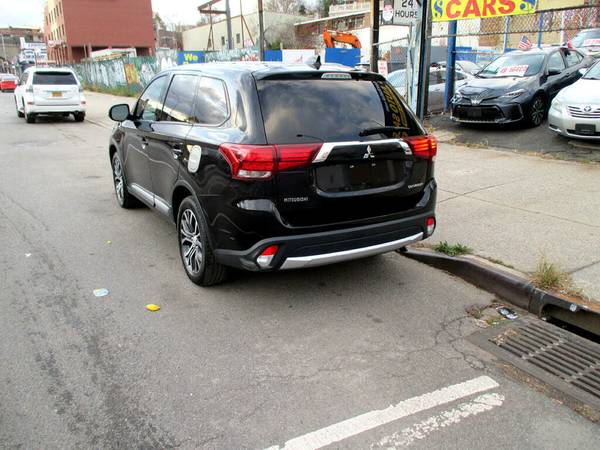 2018 Mitsubishi Outlander SEL S-AWC AWD - cars & trucks - by dealer... for sale in elmhurst, NY – photo 7